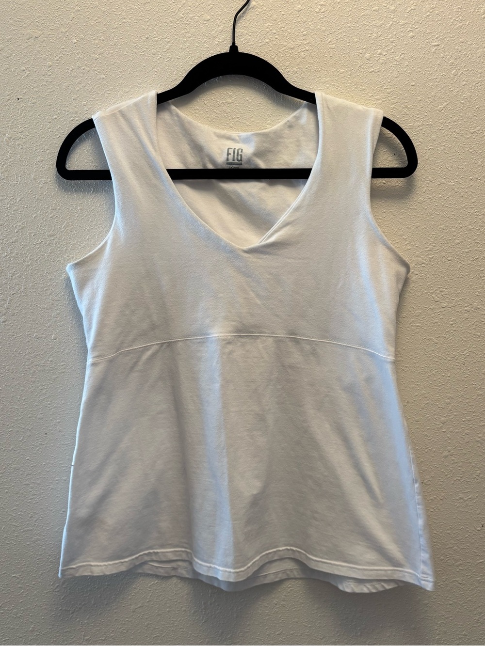FIGS White V-Neck Sleeveless Tank Top